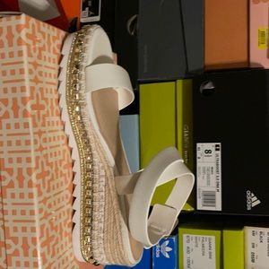 GB- Gianni Bini white platform sandals